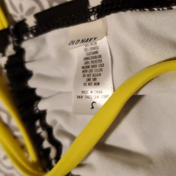 Two Old Navy tie bikinis. Small top, medium bottoms - Picture 6 of 7